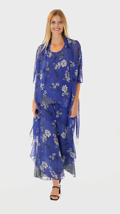 THE MOVE IT ON REVERSIBLE PANT SET IN FLORAL BLUE