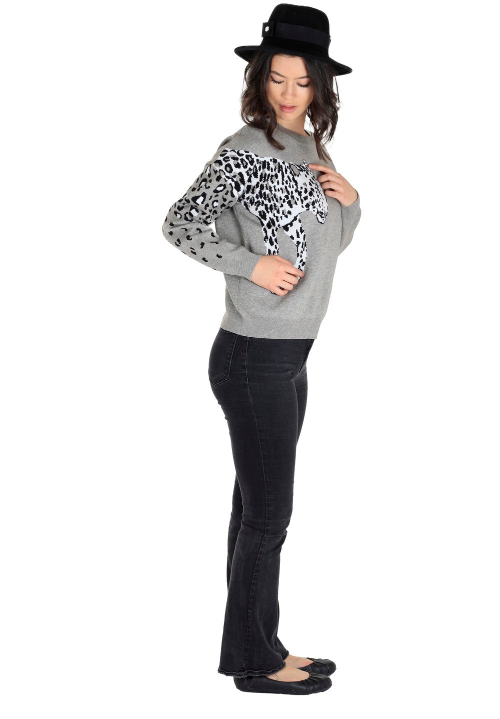 THE PULLOVER SWEATER IN GREYISH LEOPARD