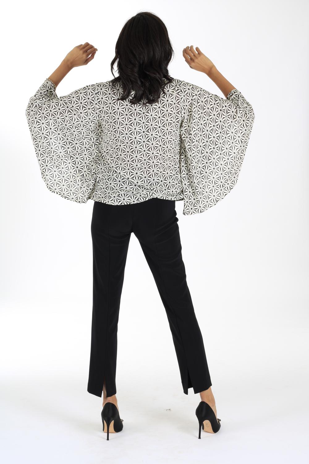 FLARED SLEEVE PONCHO TOP IN BLACKISH CREAM